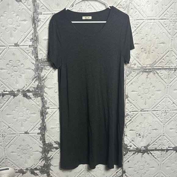 Madewell Dresses & Skirts - Madewell Charcoal Short Sleeve dress